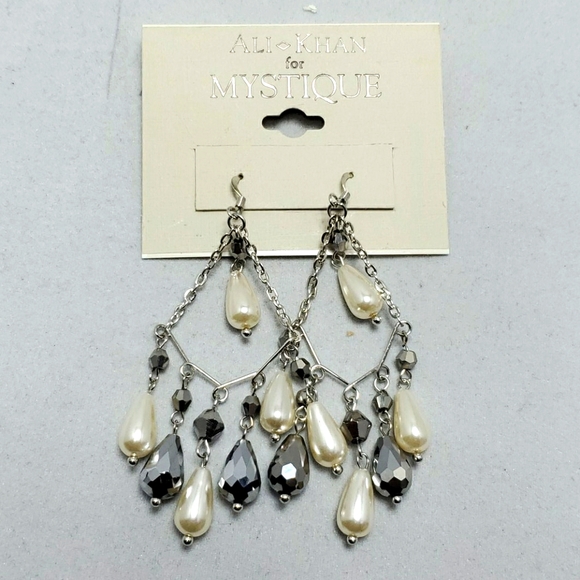 ALI KHAN DROP EARRINGS PEARL AND SILVER - Picture 3 of 4
